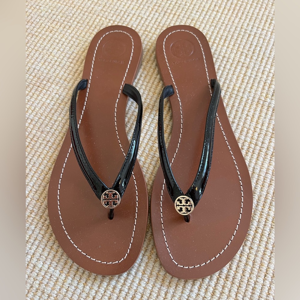 Tory Burch terra thong sandal in black. Size 9. Brand New with box.